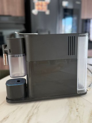 Cafetera Nespresso Lattissima One