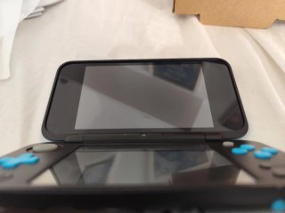 New Nintendo 2DS XL en caja