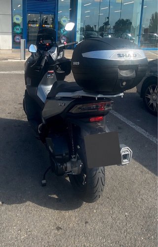 Moto Voge SR1 plateada pack con cascos