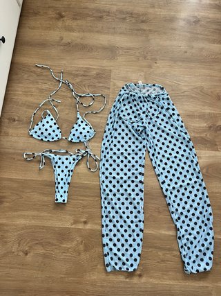 Conjunto bikini y pantalón lunares