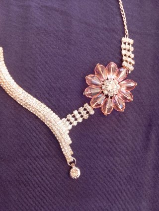 Collana girocollo strass fiore rosa argento