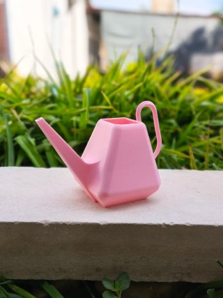Regador Rosa Minimalista