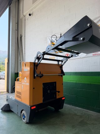Barredora eléctrica MB S1350 conductor sentado
