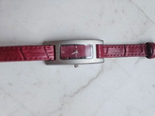 Reloj rojo