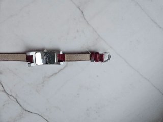 Reloj rojo