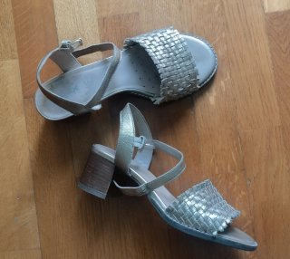Sandalias doradas Talla 36 tacón 5.5 cm