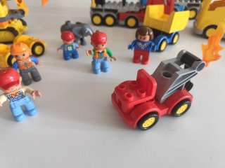 Lote Lego Duplo: Camiones, Excavadora y Figuras