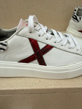 Zapatillas Munich Blancas y Rojas