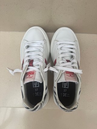 Zapatillas Munich Blancas y Rojas