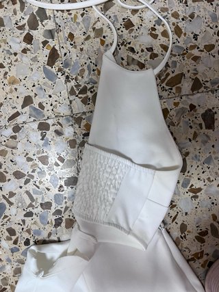 Mono blanco halter con aberturas