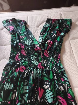 Mono de verano con estampado de mariposas