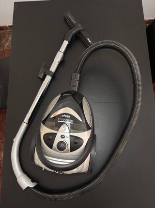 Aspiradora Ufesa Cycletron 2200W