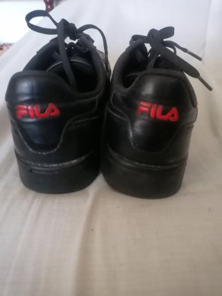 Zapatillas Fila 2 pares y Converse Blancas 3 pares