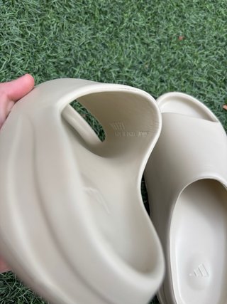 Chanclas yeezy slide