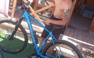Bicicleta de montaña azul