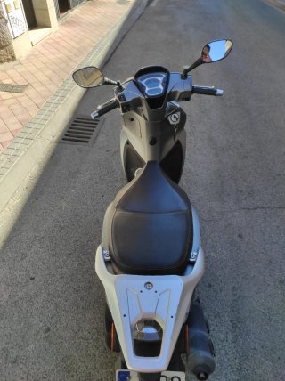 Kymco People 125 Scooter