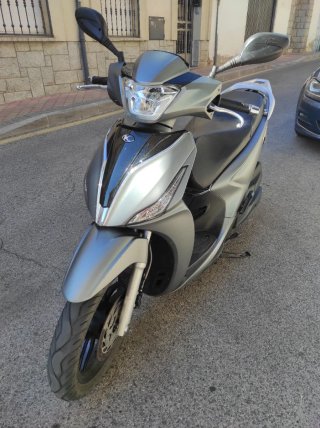 Kymco People 125 Scooter