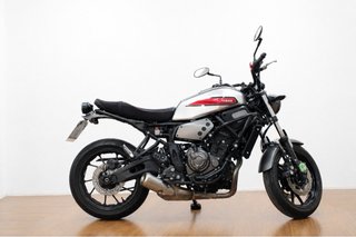 Yamaha XSR 700 Plata/Roja (Apta para el A2)