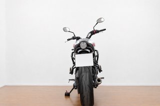 Yamaha XSR 700 Plata/Roja (Apta para el A2)