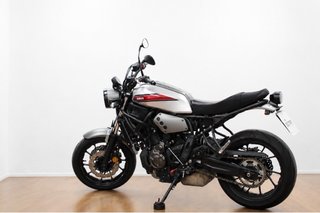 Yamaha XSR 700 Plata/Roja (Apta para el A2)