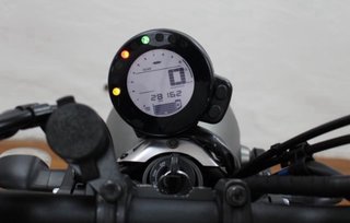Yamaha XSR 700 Plata/Roja (Apta para el A2)