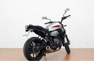 Yamaha XSR 700 Plata/Roja (Apta para el A2)