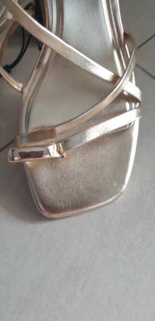 Sandalias Stradivarius Doradas