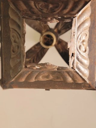 Lámpara farol antigua de hierro forjado
