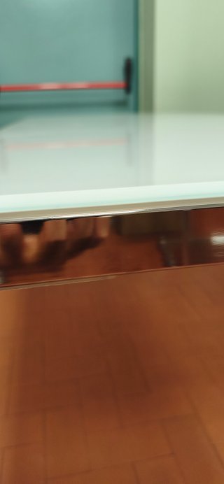 Tavolo in vetro e metallo
