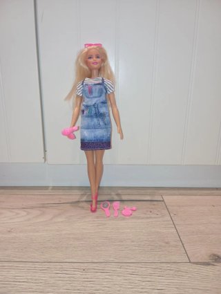 Barbie con accesorios de peluquería