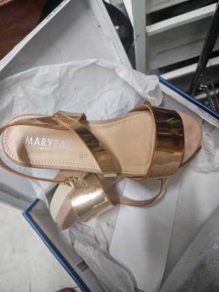 Sandalias Marypaz doradas talla 38