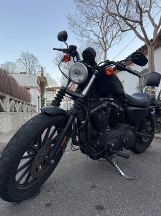 Harley-Davidson Iron 883 Negra