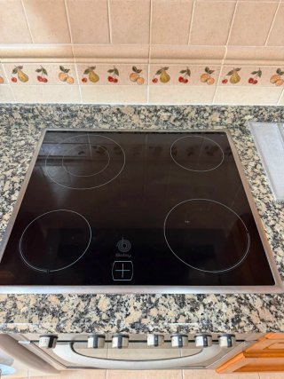 Vitrocerámica Balay Negra y horno