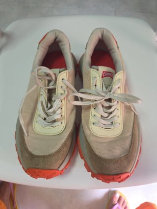 Tenis Camper Beige y Naranja