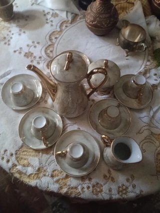 Juego de café porcelana mármol y oro