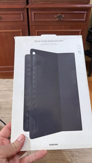Tablet Galaxy S8+ con custodia e tastiera
