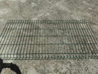 Valla metálica verde