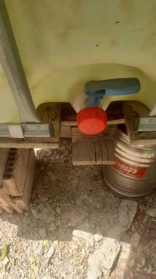 DEPÓSITO DE AGUA DE 1000 L. COMO NUEVO.