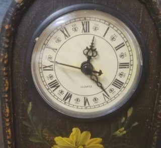 Paquete de libros de bolsillo antiguos más reloj