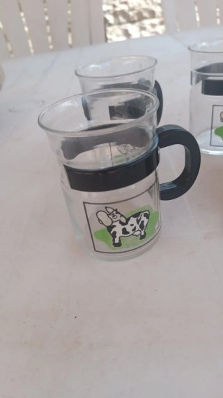 Lote de tazas y servilletero