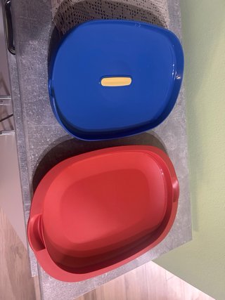 Vendo set di contenitori Tupperware in plastica re