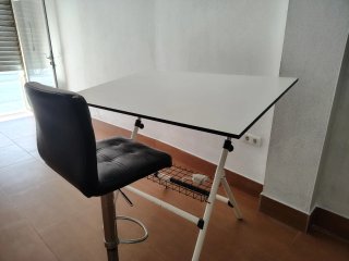Mesa dibujo técnico y silla regulable