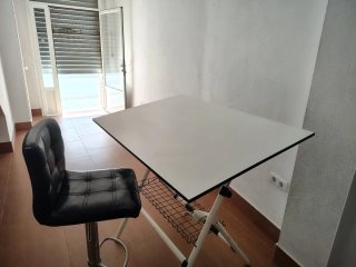 Mesa dibujo técnico y silla regulable