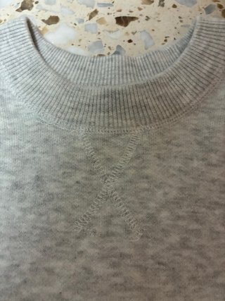 Sudadera gris