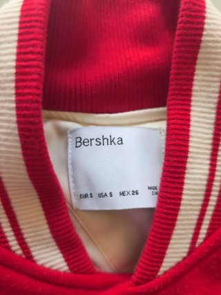 Chaqueta bomber,  blanca y roja.