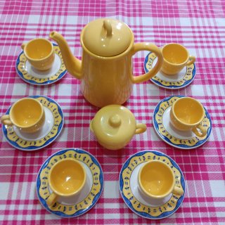Juego de café de cerámica amarillo