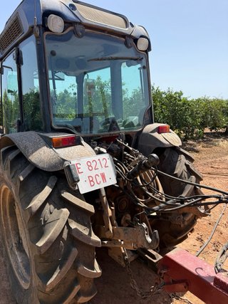 New Holland TN85FA Tractor