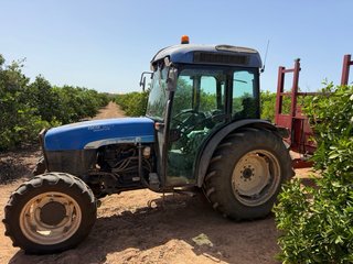New Holland TN85FA Tractor