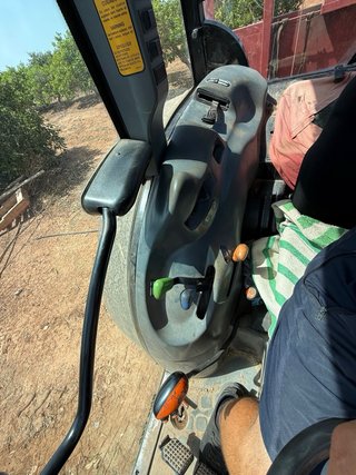 New Holland TN85FA Tractor
