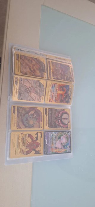 Álbum de cartas Pokémon: Charizard, Pikachu VMAX